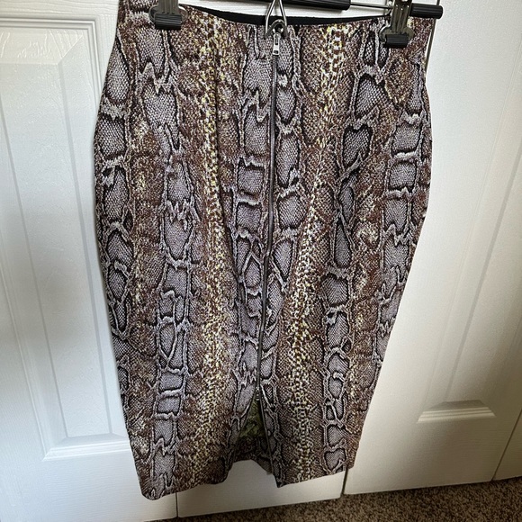 Victoria Beckham Snake Print Pencil Skirt - Size 6 - Picture 2 of 5